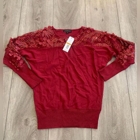 Joseph A beautiful sweater perfect for Valentine’s Day - Picture 1 of 8